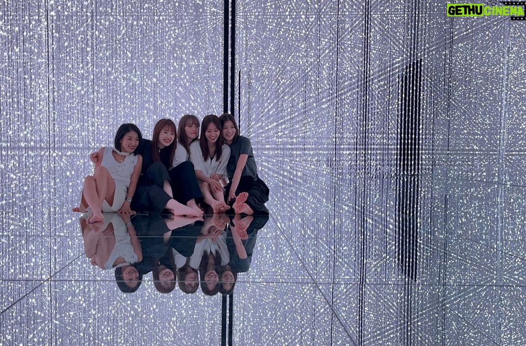 Maika Yamamoto Instagram - 「Bailar」 素敵な空間で 大切な友達と。 たくさん写真と動画があって選べない😮💨🤍 teamLab Planets TOKYO/チームラボプラネッツ @teamlab.planets @umino_hasegawa @_ayaka310 @hitomi_sueyoshi @musk_nails 📷 @i0_382 teamLab Planets TOKYO / チームラボプラネッツ
