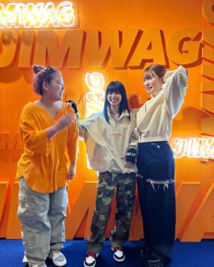Maika Yamamoto Instagram - JIMWAG POP UP 
🧡🧡🧡

頼んだ服。待ちきれません。

@jimwag_official 
@___nicoichi___ 
@riri_94413