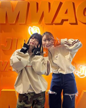 Maika Yamamoto Instagram - JIMWAG POP UP 
🧡🧡🧡

頼んだ服。待ちきれません。

@jimwag_official 
@___nicoichi___ 
@riri_94413