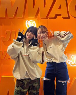 Maika Yamamoto Instagram - JIMWAG POP UP 
🧡🧡🧡

頼んだ服。待ちきれません。

@jimwag_official 
@___nicoichi___ 
@riri_94413