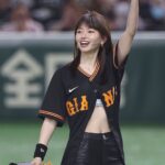 Maika Yamamoto Instagram - 始球式ありがとうございました 今まではテレビの前で当たり前のように野球を観てました。 でも、初めて始球式をさせていただいて 一瞬だったけど、 マウンドに立って何万人もの方々に見守られてる中でのあの緊張感。忘れません。 プレッシャー、半端じゃないです。 選手の皆さん本当に尊敬します。 始球式のあと30分くらい足が震えっぱなしでした。 あんなに緊張したのは初めてです。 「頑張れー！」「舞香ー！」の言葉聞こえてました。 緊張していて頭真っ白でした(笑)　 みんなに「ありがとうございます」と手を振ることに必死でした。 暖かく迎え入れてくれてありがとうございました！ 始球式の後、試合を最後まで観させていただきましたが 興奮しっぱなしでした。 サヨナラ勝ち、 立ち上がって喜びました 会場の一体感を観て、素敵だなと思いました。 感動をありがとうございました！！ 貴重な経験ができたこと心から感謝します。