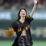 Maika Yamamoto Instagram - 始球式ありがとうございました 今まではテレビの前で当たり前のように野球を観てました。 でも、初めて始球式をさせていただいて 一瞬だったけど、 マウンドに立って何万人もの方々に見守られてる中でのあの緊張感。忘れません。 プレッシャー、半端じゃないです。 選手の皆さん本当に尊敬します。 始球式のあと30分くらい足が震えっぱなしでした。 あんなに緊張したのは初めてです。 「頑張れー！」「舞香ー！」の言葉聞こえてました。 緊張していて頭真っ白でした(笑)　 みんなに「ありがとうございます」と手を振ることに必死でした。 暖かく迎え入れてくれてありがとうございました！ 始球式の後、試合を最後まで観させていただきましたが 興奮しっぱなしでした。 サヨナラ勝ち、 立ち上がって喜びました 会場の一体感を観て、素敵だなと思いました。 感動をありがとうございました！！ 貴重な経験ができたこと心から感謝します。