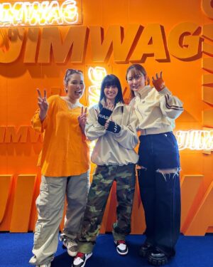 Maika Yamamoto Instagram - JIMWAG POP UP 
🧡🧡🧡

頼んだ服。待ちきれません。

@jimwag_official 
@___nicoichi___ 
@riri_94413