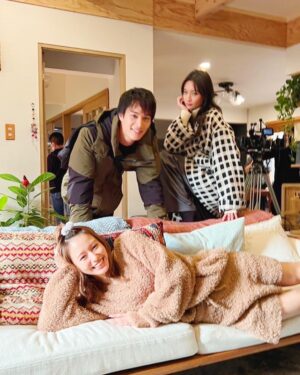 Maika Yamamoto Instagram - 「忍者に結婚は難しい」
みんな優しくて楽しい現場。
スタッフさんもみんな温かくて笑顔が絶えません🥷🤍
@ninja_fujitv
@nanao_official 
@nobuyuki_suzuki_official