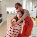 Maika Yamamoto Instagram – 本日23時59分から
「sister」始まります。
ドキドキしております。新しい役に挑戦です。

今日の電波ジャック観ていただきありがとうございました。
合間の時間はずーっとお姉ちゃんと私の楽屋でまったりしたりお話ししたりしてました♡

私がふざけてるといつも一緒にふざけてくれるお姉ちゃん😂🤍

是非ご覧くださいませませませ

@sister_ytvdrama 
@mioritakimoto_official
