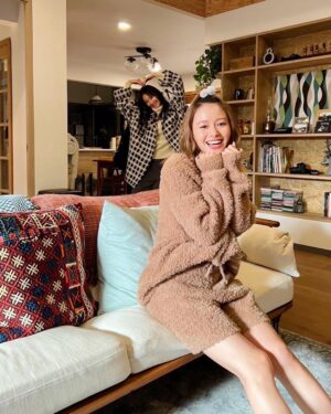 Maika Yamamoto Instagram - 「忍者に結婚は難しい」
みんな優しくて楽しい現場。
スタッフさんもみんな温かくて笑顔が絶えません🥷🤍
@ninja_fujitv
@nanao_official 
@nobuyuki_suzuki_official