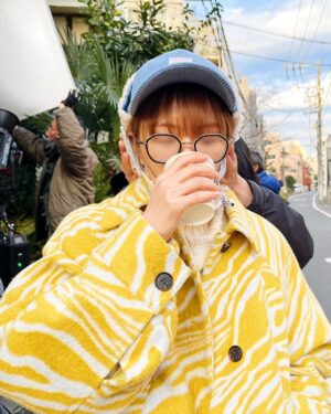 Maika Yamamoto Instagram - 「忍者に結婚は難しい」
みんな優しくて楽しい現場。
スタッフさんもみんな温かくて笑顔が絶えません🥷🤍
@ninja_fujitv
@nanao_official 
@nobuyuki_suzuki_official