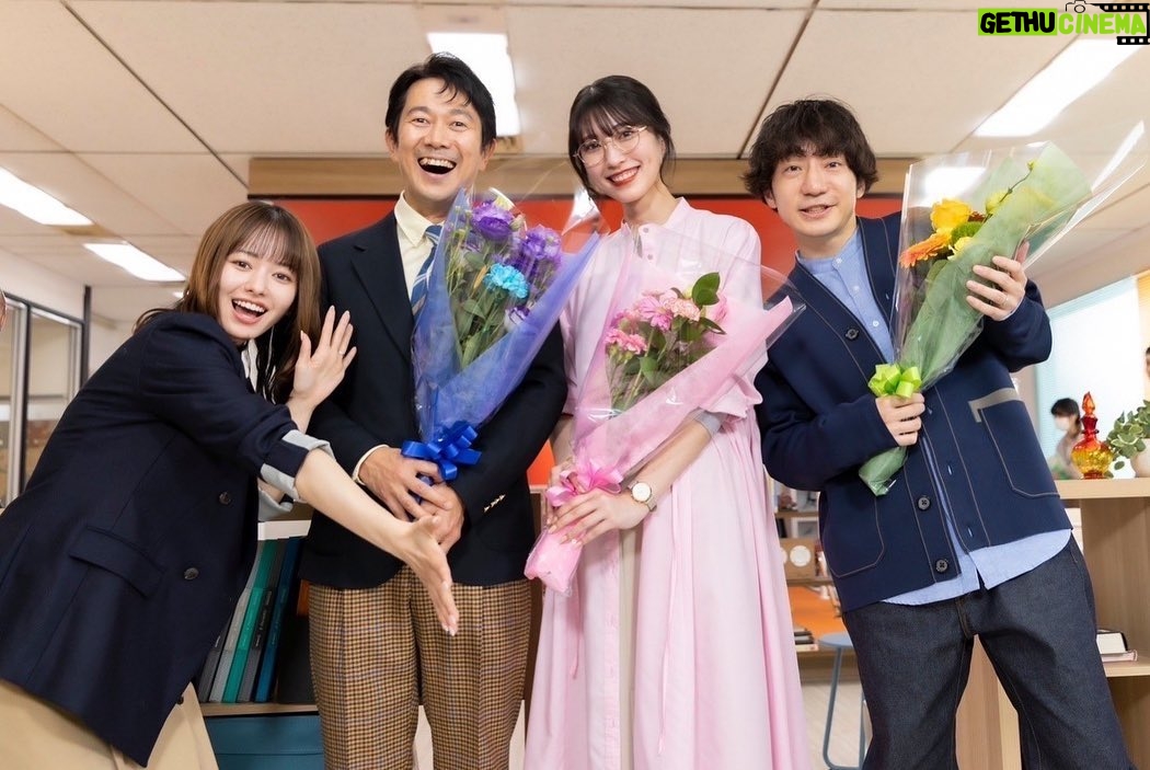 Maika Yamamoto Instagram - 「sister」本日最終話放送です 私にとって本当に大切な作品。 初めての役柄。不安でした。 毎日不安で押し潰されそうな時、美織ちゃんを始め、キャストの皆さん、スタッフの皆さん助けていただきました。 明るくて楽しい現場になりました。 私は現場で笑い声が聞こえる度に幸せな気持ちになっていました。 もちろん皆辛いことも沢山あった中で 色んな感情を私に相談してくれる現場ってなんて幸せなんだろうと思いながら毎日過ごしていました。 2日別の仕事で現場を空けた時「凪沙〜寂しいから早く現場に戻ってきて〜」ってスタッフさんに言われた時は叫びそうなくらい嬉しかった。 ありがとうございます。 私の大事な仲間たち。愛してます。 @sister_ytvdrama