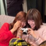 Maika Yamamoto Instagram - 7話衝撃的すぎます 写真をご覧の通り目が腫れるくらいのお芝居というよりもワタシ自身の感情が溢れ出てしまいました。 凪沙がワタシにとってどれだけ大切で沙帆が美織ちゃんにとってどれだけ大切か。 姉妹2人初めての役柄でたくさん悩みました凄く苦しい。 でもお互いその想いをぶつけ合って「sister」ができてます。 ワンカットワンカット大切にスタッフキャストで作り上げています。 本日第一章の集大成です。 是非。 @sister_ytvdrama @mioritakimoto_official 7話監督 湯浅監督 美織ちゃん、湯浅監督、私は鳥取県出身なのです。こんな奇跡なかなかない。