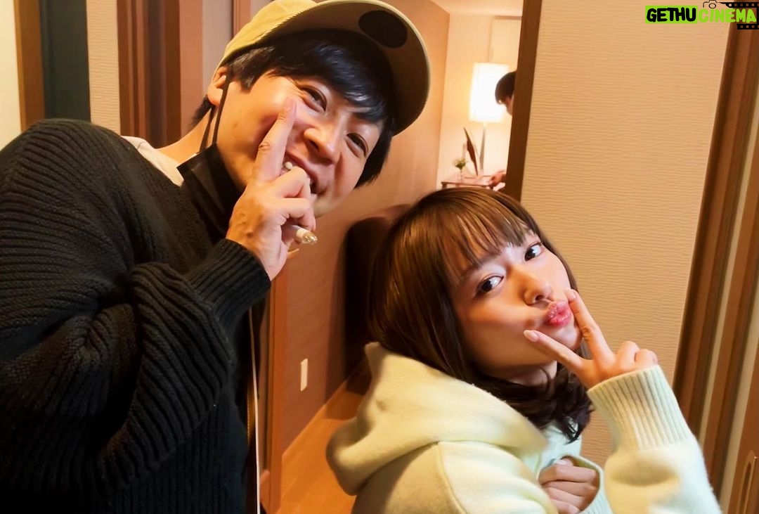 Maika Yamamoto Instagram - 7話衝撃的すぎます 写真をご覧の通り目が腫れるくらいのお芝居というよりもワタシ自身の感情が溢れ出てしまいました。 凪沙がワタシにとってどれだけ大切で沙帆が美織ちゃんにとってどれだけ大切か。 姉妹2人初めての役柄でたくさん悩みました凄く苦しい。 でもお互いその想いをぶつけ合って「sister」ができてます。 ワンカットワンカット大切にスタッフキャストで作り上げています。 本日第一章の集大成です。 是非。 @sister_ytvdrama @mioritakimoto_official 7話監督 湯浅監督 美織ちゃん、湯浅監督、私は鳥取県出身なのです。こんな奇跡なかなかない。