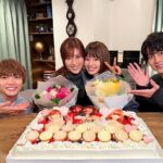 Maika Yamamoto Instagram – 「sister」の現場でお誕生日お祝いしていただきましたっ。
美織ちゃんと産まれた日が3日違いとは、、、🤍
素敵なケーキ
ありがとうございました🎂✨
1話放送まであと2日！！！
お楽しみに〜

@sister_ytvdrama