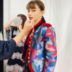 Maika Yamamoto Instagram - 公開記念舞台挨拶お越しいただいた方々、ライブビューイングを見にきてくださった皆様ありがとうございました。 とっても幸せな1日でした。 環奈と真悠と常に距離近めでした笑笑 みーんなでいるとわちゃわちゃで楽しいんです。ほんっとうに。 私達が食べているチュロスは私のスタイリスト @shingo_tsuno がやってるチュロス屋さんが作ってくれて「カラダ探し」チュロス食べてます😂美味しかった〜 【衣装】 ジャケット: @emporioarmani 靴： @louboutinworld