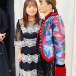Maika Yamamoto Instagram - 公開記念舞台挨拶お越しいただいた方々、ライブビューイングを見にきてくださった皆様ありがとうございました。 とっても幸せな1日でした。 環奈と真悠と常に距離近めでした笑笑 みーんなでいるとわちゃわちゃで楽しいんです。ほんっとうに。 私達が食べているチュロスは私のスタイリスト @shingo_tsuno がやってるチュロス屋さんが作ってくれて「カラダ探し」チュロス食べてます😂美味しかった〜 【衣装】 ジャケット: @emporioarmani 靴： @louboutinworld