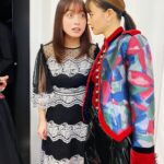 Maika Yamamoto Instagram - 公開記念舞台挨拶お越しいただいた方々、ライブビューイングを見にきてくださった皆様ありがとうございました。 とっても幸せな1日でした。 環奈と真悠と常に距離近めでした笑笑 みーんなでいるとわちゃわちゃで楽しいんです。ほんっとうに。 私達が食べているチュロスは私のスタイリスト @shingo_tsuno がやってるチュロス屋さんが作ってくれて「カラダ探し」チュロス食べてます😂美味しかった〜 【衣装】 ジャケット: @emporioarmani 靴： @louboutinworld