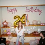 Maika Yamamoto Instagram - 去年は「カラダ探し」の現場で24歳を迎えました。 (2.3.4枚目は環奈と真悠、マネージャー陣がお祝いしてくれた時に真悠が撮ってくれた写真です) 今年は「sister」の現場で25歳を迎えました。 現場の皆さんにお祝いしていただいたり 大切な大切な私の友達が集まってサプライズをしてくれました。 応援してくださってる皆さんの投稿も全部見ました。とっても嬉しいです。ありがとうございます。 映画「カラダ探し」本日公開です！！！ 明日の舞台挨拶お待ちしてます。 ドラマ「sister」お楽しみに。
