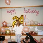 Maika Yamamoto Instagram - 去年は「カラダ探し」の現場で24歳を迎えました。 (2.3.4枚目は環奈と真悠、マネージャー陣がお祝いしてくれた時に真悠が撮ってくれた写真です) 今年は「sister」の現場で25歳を迎えました。 現場の皆さんにお祝いしていただいたり 大切な大切な私の友達が集まってサプライズをしてくれました。 応援してくださってる皆さんの投稿も全部見ました。とっても嬉しいです。ありがとうございます。 映画「カラダ探し」本日公開です！！！ 明日の舞台挨拶お待ちしてます。 ドラマ「sister」お楽しみに。