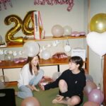 Maika Yamamoto Instagram - 去年は「カラダ探し」の現場で24歳を迎えました。 (2.3.4枚目は環奈と真悠、マネージャー陣がお祝いしてくれた時に真悠が撮ってくれた写真です) 今年は「sister」の現場で25歳を迎えました。 現場の皆さんにお祝いしていただいたり 大切な大切な私の友達が集まってサプライズをしてくれました。 応援してくださってる皆さんの投稿も全部見ました。とっても嬉しいです。ありがとうございます。 映画「カラダ探し」本日公開です！！！ 明日の舞台挨拶お待ちしてます。 ドラマ「sister」お楽しみに。