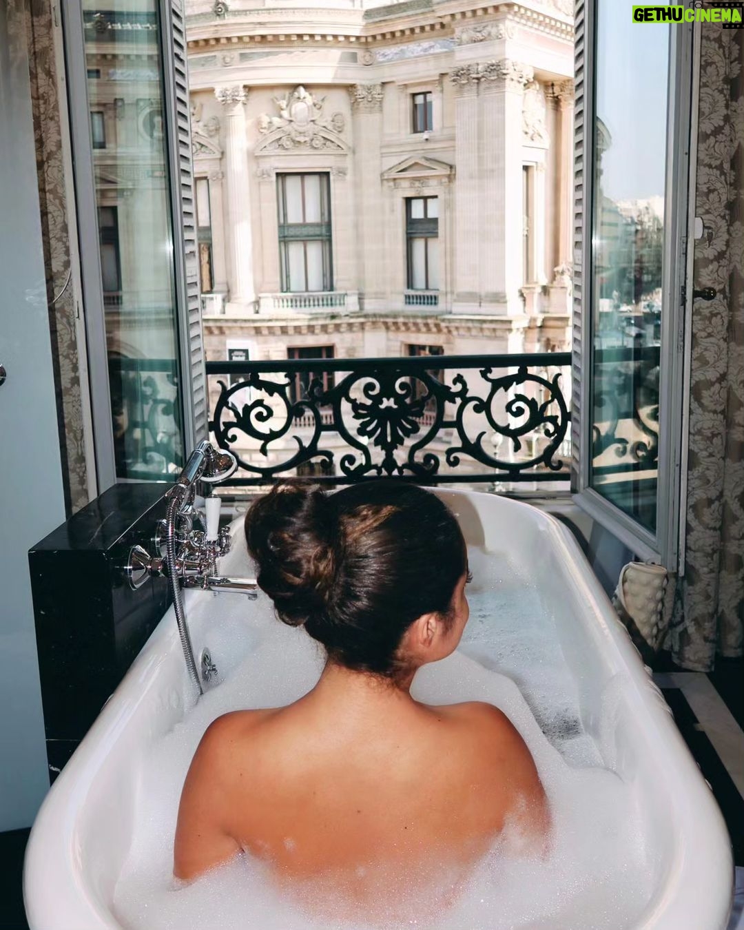 Maisa Silva Instagram - oh oui! Paris is always a good idea 🇫🇷🥐 merci @icparislegrand @intercontinental InterContinental Paris Le Grand Hotel