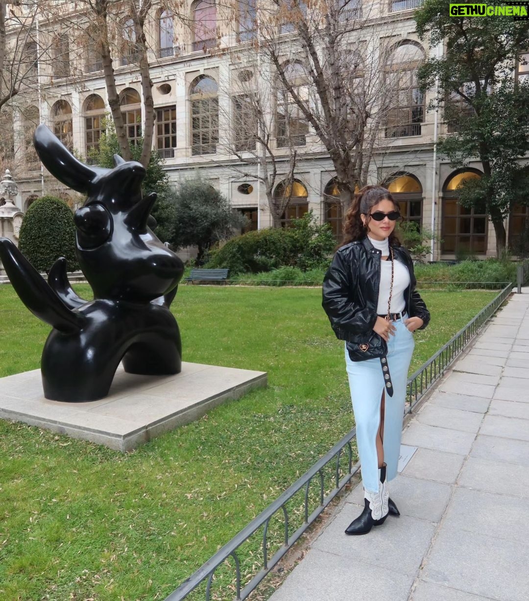 Maisa Silva Instagram - 📍eu e minhas botinhas contemplando arte pra lá e pra cá Madrid, Spain