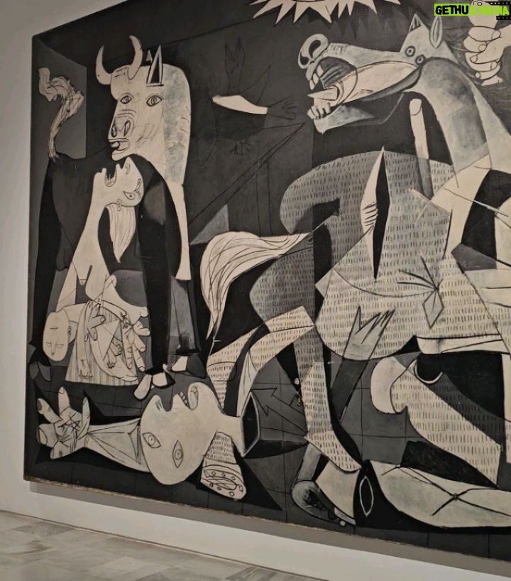 Maisa Silva Instagram - 📍eu e minhas botinhas contemplando arte pra lá e pra cá Madrid, Spain