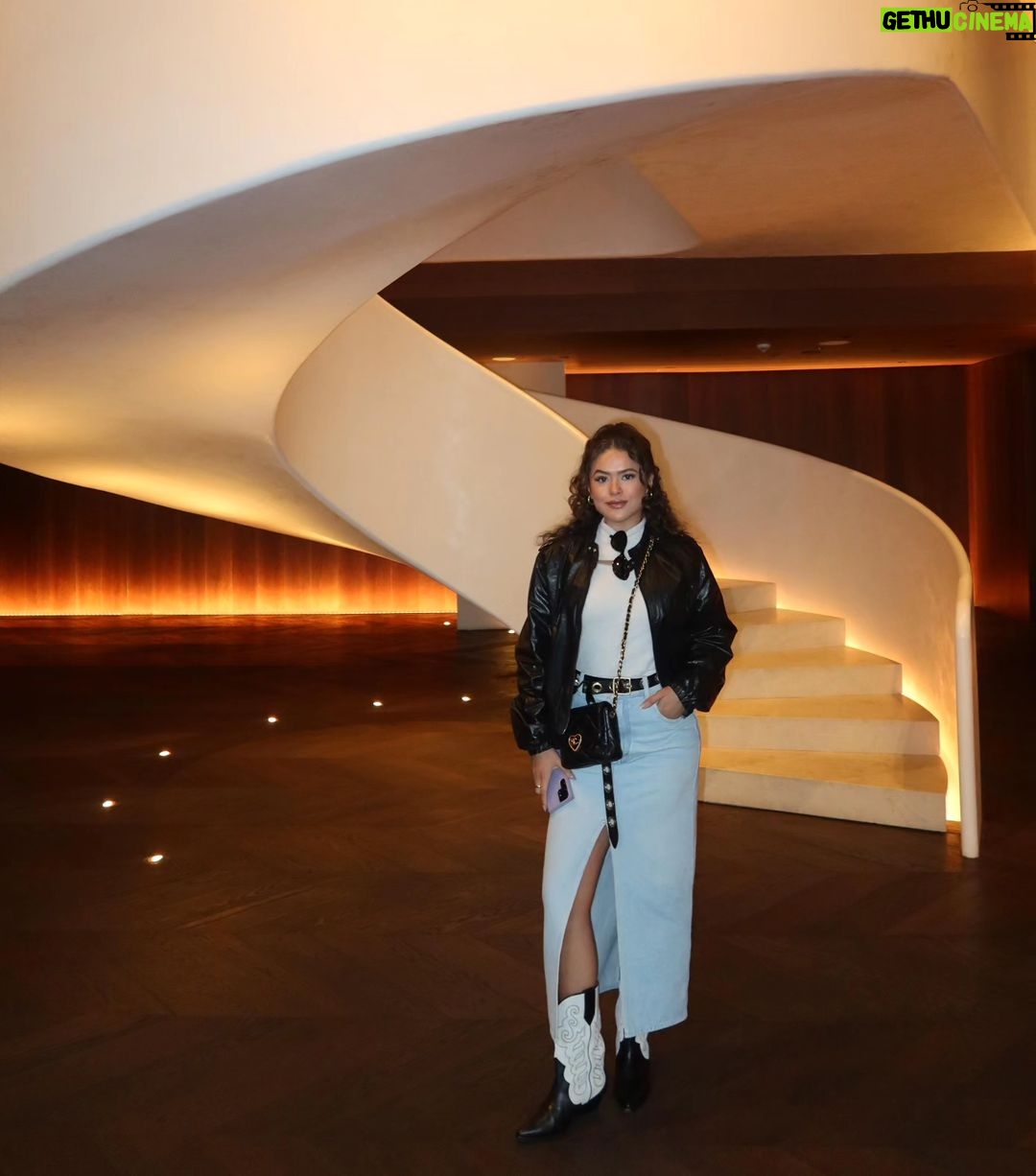 Maisa Silva Instagram - 📍eu e minhas botinhas contemplando arte pra lá e pra cá Madrid, Spain