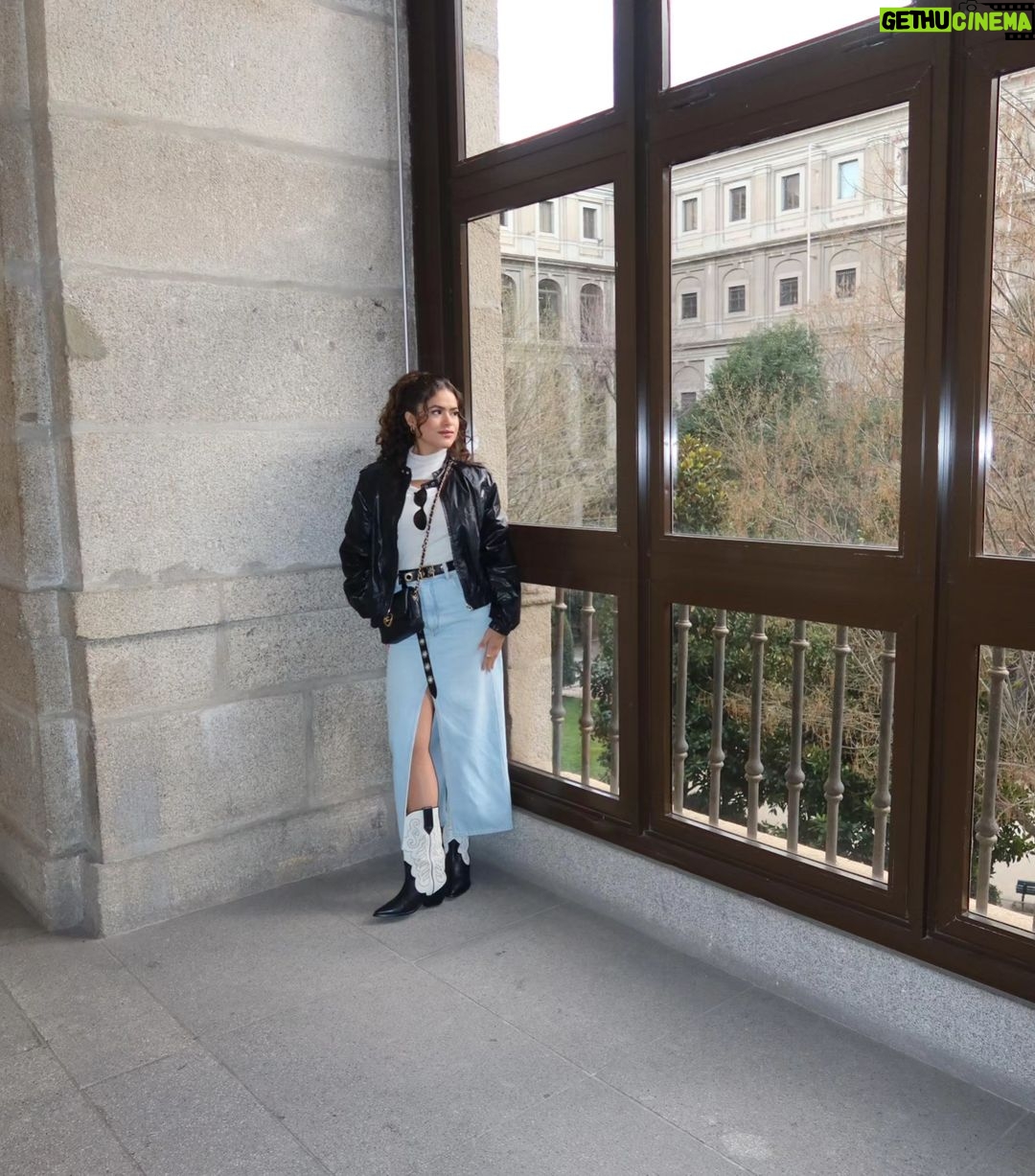 Maisa Silva Instagram - 📍eu e minhas botinhas contemplando arte pra lá e pra cá Madrid, Spain