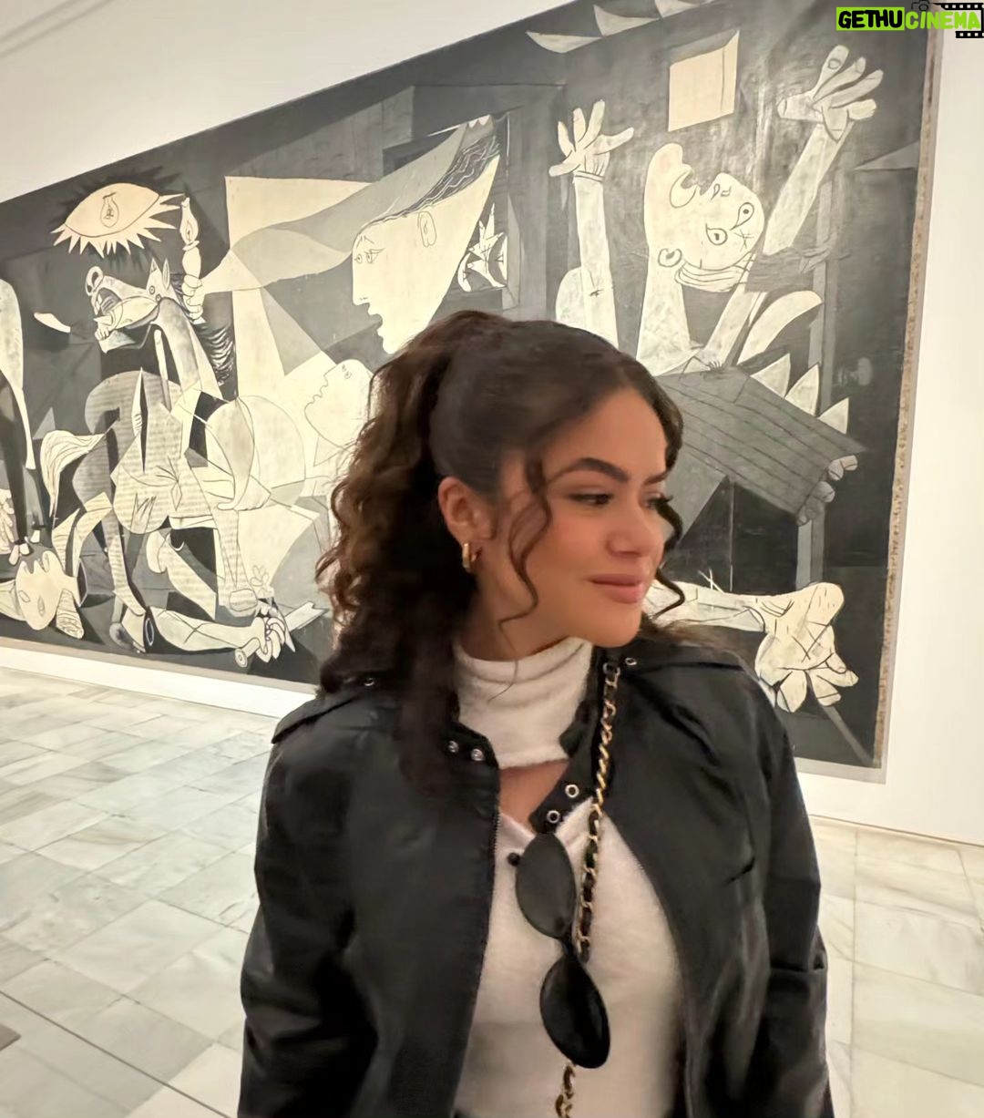 Maisa Silva Instagram - 📍eu e minhas botinhas contemplando arte pra lá e pra cá Madrid, Spain