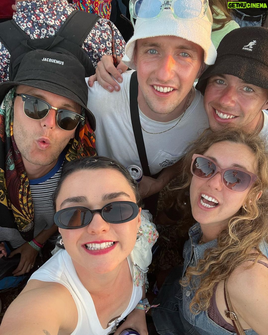 Maisie Williams Instagram - i am sunburnt and smiling 🐇