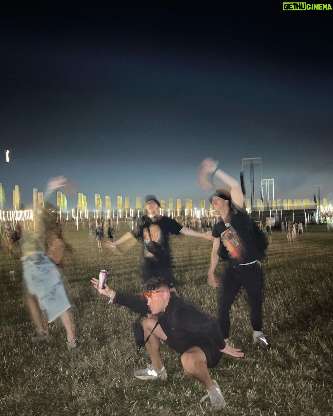 Maisie Williams Instagram - i am sunburnt and smiling 🐇