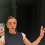 Maisie Williams Instagram - yo amo Colombia. yo amo a Lilli, Patti y Cony. me encantan los clubes como Super Radio, Video Club, y Theatron. yo amo carimañola y buñuelos. yo amo twilight. yo amo Botero pájaro. X Bogotá