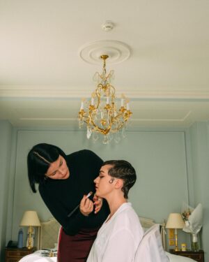Maisie Williams Instagram - i had the pleasure of getting ready with Vogue for the Dior show and it was a beautiful day 🔮✨

this collection drew inspiration from three women who meant so much to Christian Dior: Edith Piaf, Juliette Gréco, and his sister, who I will be portraying in “The New Look”, Catherine Dior. the show was exquisite, it was a wonderful, powerful moment hearing Edith Piaf’s voice echo across the audience, thank you for having me 🤍

@dior 
@diorbeauty 
@voguemagazine 
@chrisjallaire 
@mariagraziachiuri 
#Diorfw23