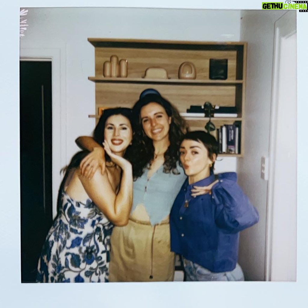 Maisie Williams Instagram - not much to say other than i don’t wanna leave and i can’t wait to come back 🌞 Melbourne, Victoria, Australia