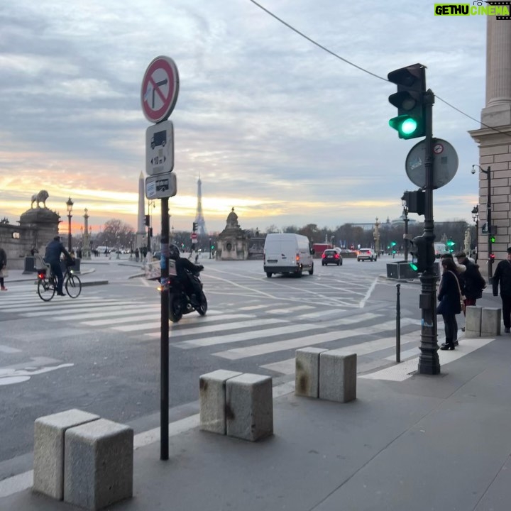 Maisie Williams Instagram - today is a sad day because i am leaving paris and it has been simply exquisite to live and work here. merci pour tous les souvenirs et les amis 🌷🌸 (prob not supposed to post the final slide so look at it before i’m asked to delete🌝) Paris, France