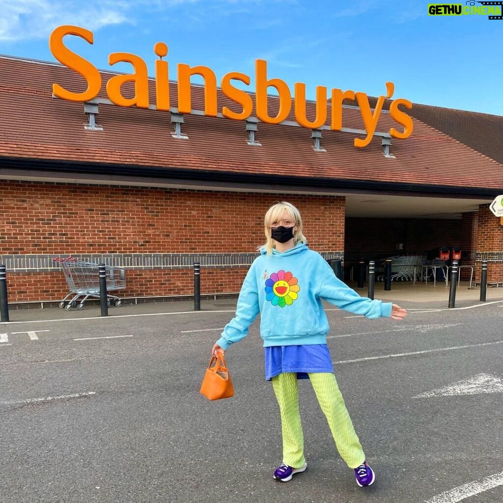 Maisie Williams Instagram - happy Pride month 🌈 (not an ad but pay me if you want to @sainsburys ) Sainsberries