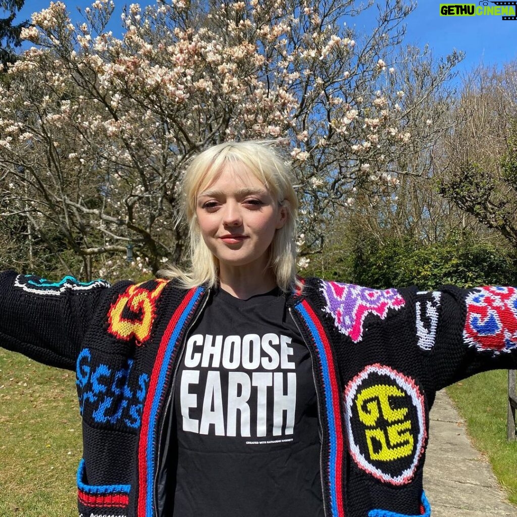 Maisie Williams Instagram - It’s Earth Day 🌎 and I ask you to CHOOSE EARTH! My friends over at @chooselove have launched a campaign raising desperately-needed funds for the incredible Brazilian indigenous leaders dedicating their lives to protecting the rainforest from destruction. This work is a vital part of the battle against climate change and is essential for the future of our planet. There’s the link in @chooselove bio to donate or you can buy one of these fabulous organic cotton tees (printed to order) and 100% of profits from the merch go to the Choose Earth fund! Protect our planet🌱 Choose Love🤍 CHOOSE EARTH!✨