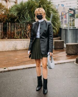 Maisie Williams Instagram - i’m working, bitch 😌 @coperni