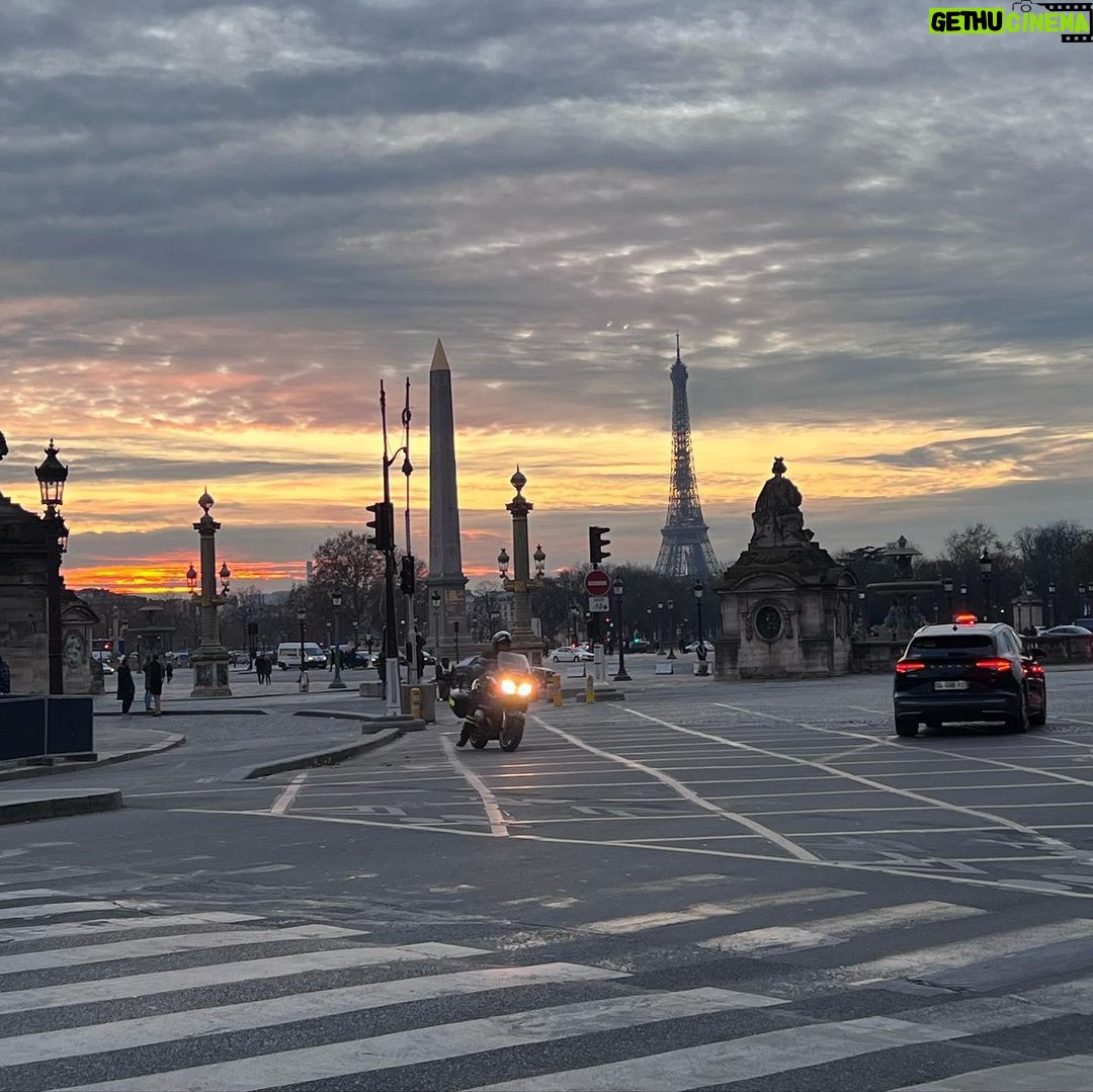 Maisie Williams Instagram - today is a sad day because i am leaving paris and it has been simply exquisite to live and work here. merci pour tous les souvenirs et les amis 🌷🌸 (prob not supposed to post the final slide so look at it before i’m asked to delete🌝) Paris, France
