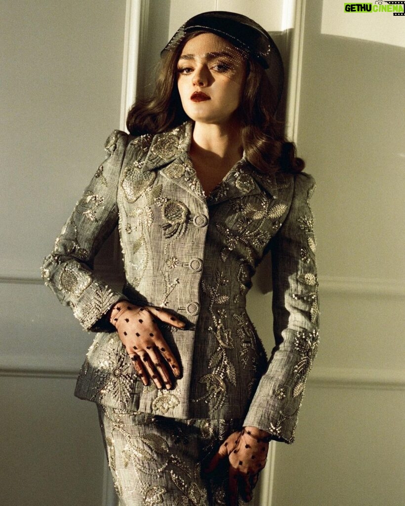 Maisie Williams Instagram - the first 3 episodes of ‘the new look’ are now streaming on @appletv ❣️ tune in every wednesday ✨ after planning this press tour for 2 years, it has been such a joy to wear these unbelievable vintage pieces, pulled from the archives of the most iconic fashion houses that have graced us over the last 7 decades 🧵🪡 i owe it all to the incredible @katefoley and @alexandracronan of @studioand for putting so much care and love into their work, thank you so so much 🤍 fashion is fun, fashion is our history, and creating these looks has been every bit as rewarding as creating this incredible show. i hope you enjoy what we’ve made styled by: @studioand @katefoley @alexandracronan assisted by: @tallula_m and @flothompson_ wig: @neciashairstyling photographer: @kobewagstaff LA makeup: @kirinrider hair: @nikkiprovidence   NY hair: @errolkaradag makeup: @Alliesmithmakeup makeup: @michaelabosch nails: @ohmynailsnyc   look I wearing 1960s @balenciaga from @etereovintage hat: @noelstewart sunglasses: @akila.la gloves: @paularowanglove shoes: @paristexas_it tights: @wolford bag: Vintage @dior Bee Purse look II - @thedrewbarrymoreshow vintage @viviennewestwood 1990s two piece from @Aralda.vintage corset: @Agentprovocateur hat: @Alexandracronan Leopard Pillbox Hat gloves: @paularowanglove shoes: @manoloblahnik tights: @wolford look III wearing vintage @dior blouse and @junyawatanabe skirt from @Aralda.vintage corset: @agentprovocateur shoes: @rogervivier tights: @wolford look IIII - @jimmyfallon wearing @erdem corset: @Agentprovocateur hat: @noelstewart gloves: @paularowangloves shoes: @manoloblahnik tights: @wolford look V wearing archive @commedesgarcons from @mon_vintage hat: @noelstewart gloves: @paularowangloves shoes: @paristexas_it tights: @wolford