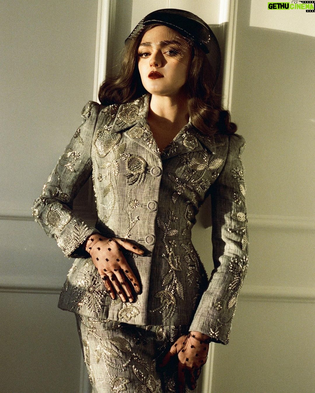 Maisie Williams Instagram - the first 3 episodes of ‘the new look’ are now streaming on @appletv ❣️ tune in every wednesday ✨ after planning this press tour for 2 years, it has been such a joy to wear these unbelievable vintage pieces, pulled from the archives of the most iconic fashion houses that have graced us over the last 7 decades 🧵🪡 i owe it all to the incredible @katefoley and @alexandracronan of @studioand for putting so much care and love into their work, thank you so so much 🤍 fashion is fun, fashion is our history, and creating these looks has been every bit as rewarding as creating this incredible show. i hope you enjoy what we’ve made styled by: @studioand @katefoley @alexandracronan assisted by: @tallula_m and @flothompson_ wig: @neciashairstyling photographer: @kobewagstaff LA makeup: @kirinrider hair: @nikkiprovidence NY hair: @errolkaradag makeup: @Alliesmithmakeup makeup: @michaelabosch nails: @ohmynailsnyc look I wearing 1960s @balenciaga from @etereovintage hat: @noelstewart sunglasses: @akila.la gloves: @paularowanglove shoes: @paristexas_it tights: @wolford bag: Vintage @dior Bee Purse look II - @thedrewbarrymoreshow vintage @viviennewestwood 1990s two piece from @Aralda.vintage corset: @Agentprovocateur hat: @Alexandracronan Leopard Pillbox Hat gloves: @paularowanglove shoes: @manoloblahnik tights: @wolford look III wearing vintage @dior blouse and @junyawatanabe skirt from @Aralda.vintage corset: @agentprovocateur shoes: @rogervivier tights: @wolford look IIII - @jimmyfallon wearing @erdem corset: @Agentprovocateur hat: @noelstewart gloves: @paularowangloves shoes: @manoloblahnik tights: @wolford look V wearing archive @commedesgarcons from @mon_vintage hat: @noelstewart gloves: @paularowangloves shoes: @paristexas_it tights: @wolford
