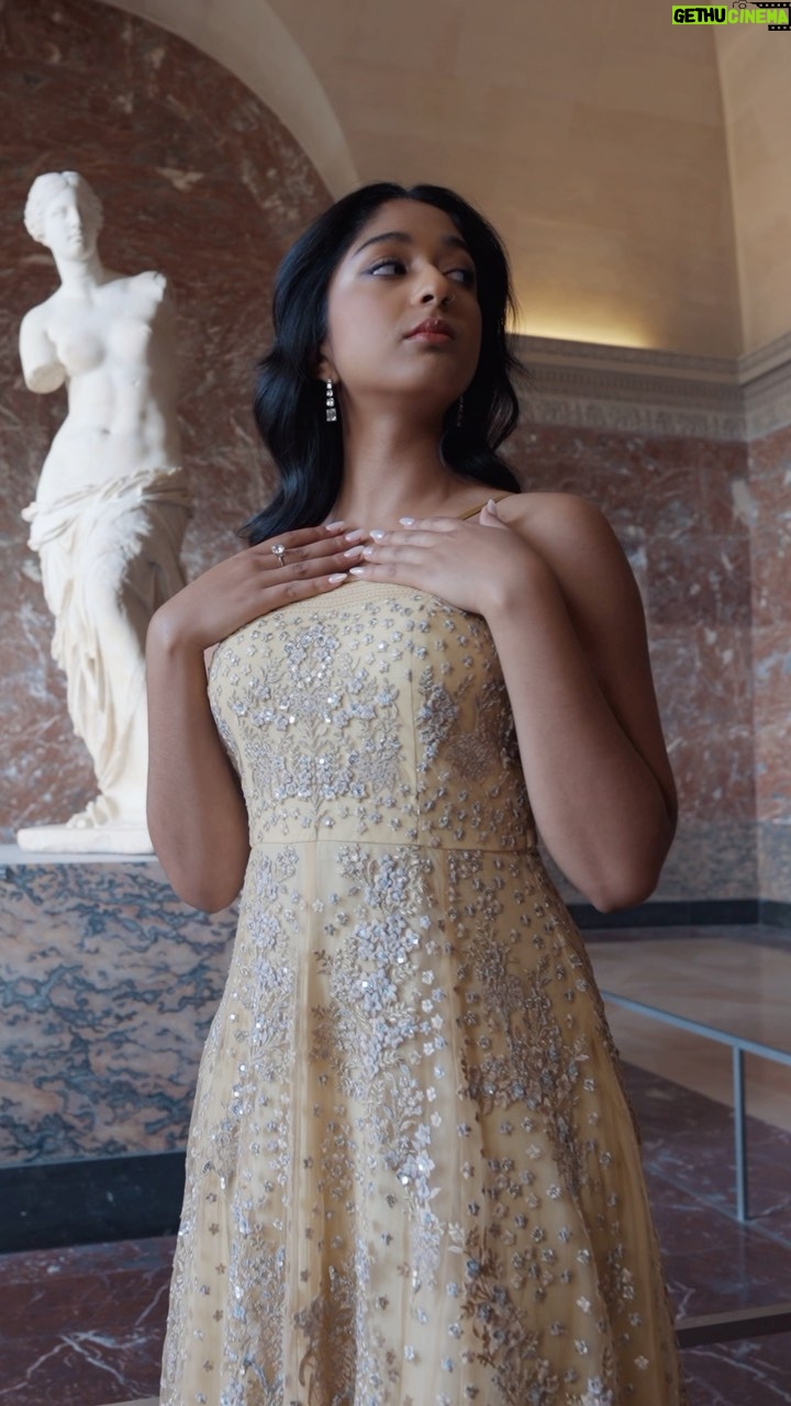 Maitreyi Ramakrishnan Instagram - @maitreyiramakrishnan and @lancomeofficial come together for a stunning moment in the Musée du Louvre. Beauty is a living art, beauty is everywhere. #Lancome #LancomexLouvre #BeautyIsALivingArt @museelouvre Musée du Louvre, Paris