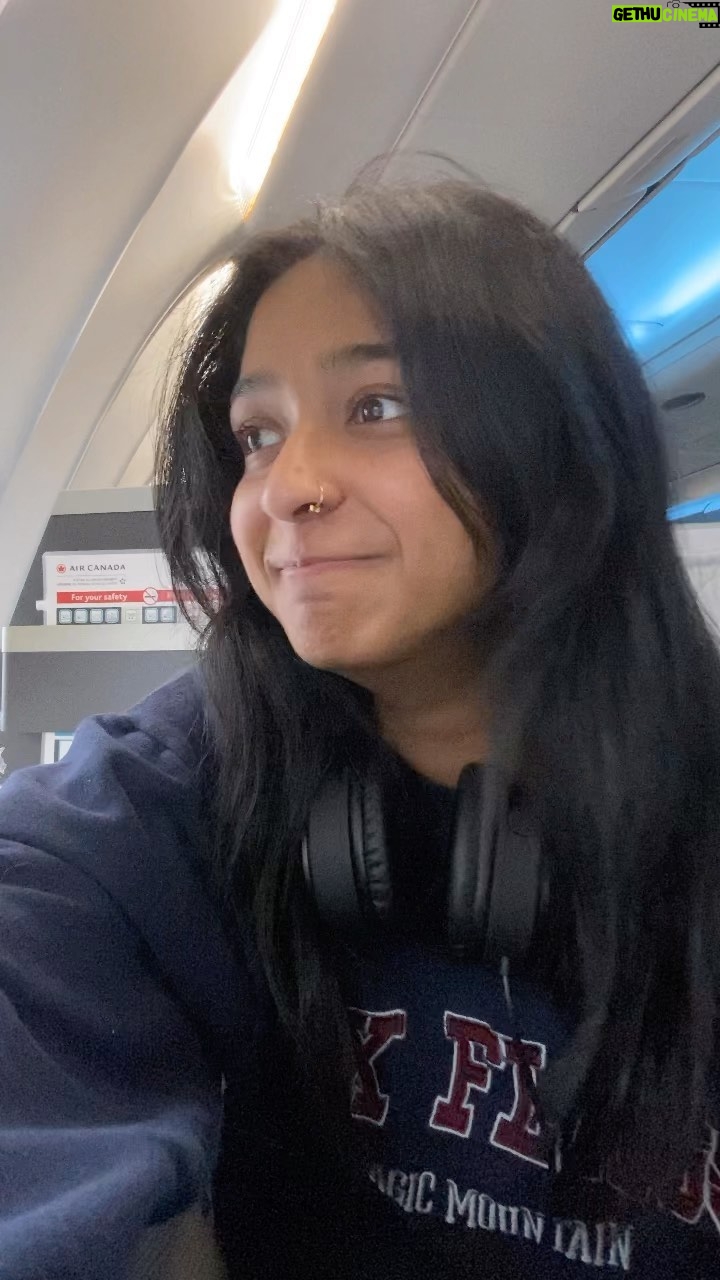Maitreyi Ramakrishnan Instagram - THREE PEOPLES CHOICE NOMINATIONS!! BEST COMEDY, BEST FEMALE TV STAR, BEST COMEDY STAR!🌟✨ Link in my bio to vote!❤️✈️ (there was no one around to film me so I had to be creative🥲) @peopleschoice @neverhaveiever shoutout @aircanada for dealing with my shenanigans
