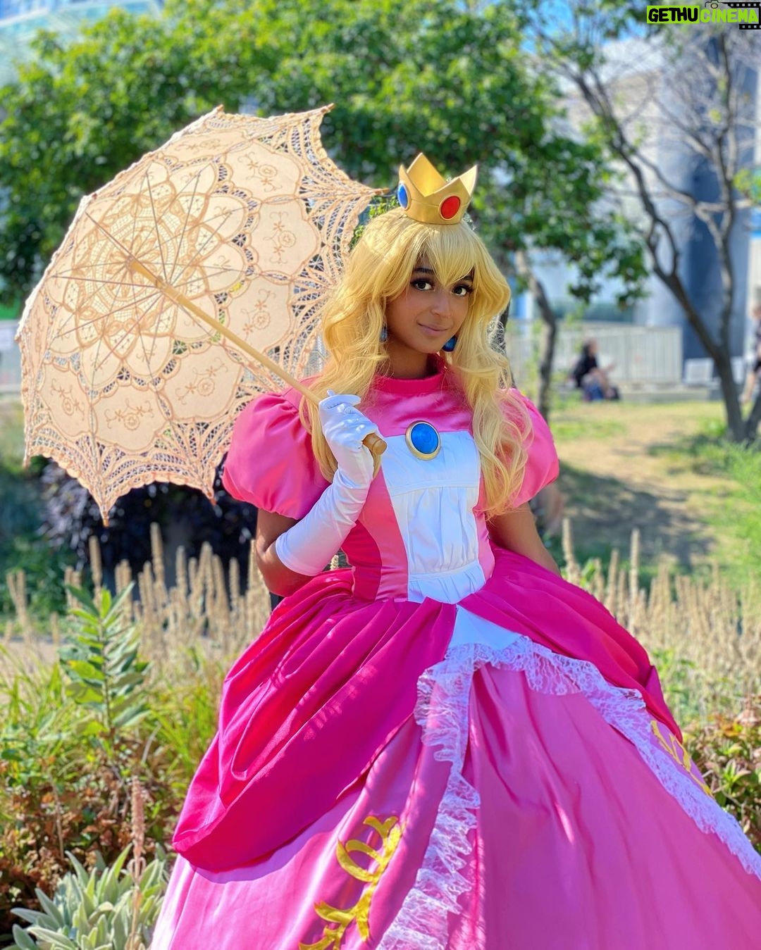 Maitreyi Ramakrishnan Instagram - that’s SUPER Princess Peach to you👑🍑
