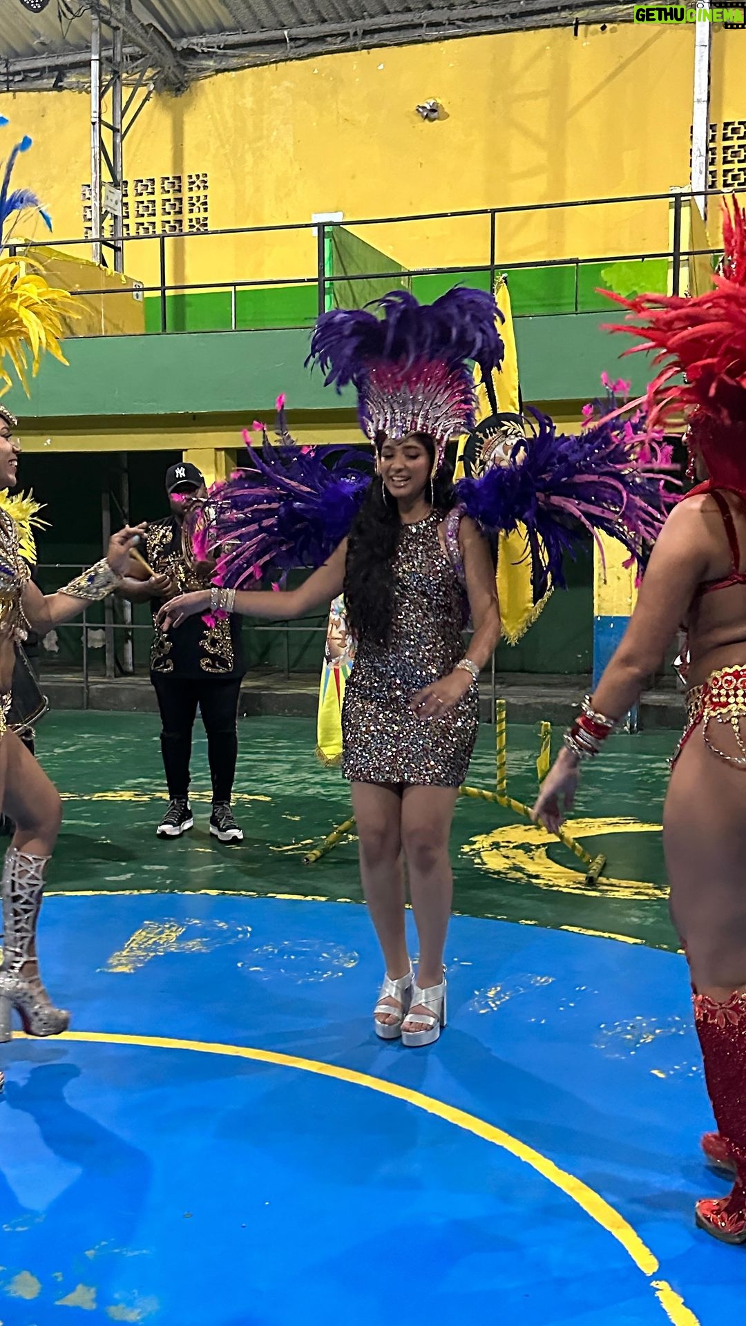 Maitreyi Ramakrishnan Instagram - I love trying new things so this was easily the highlight of my trip in Brazil. Shoutout to everyone at @issomemooficial (pls go give them some love!) who brought me into their space and were so generous and kind in giving me a crash course into samba! Truly I was so happy and overwhelmed with joy I couldn’t stop smiling despite having T-Rex arms the whole time. There are so many ways to celebrate and appreciate culture so being able to do that through dance (when usually I do that through food) was a true blessing. Thank you @netflixbrasil for this insane surprise that I’ll never forget and for making me feel like my hips fell off my body and were never coming back❤️🇧🇷