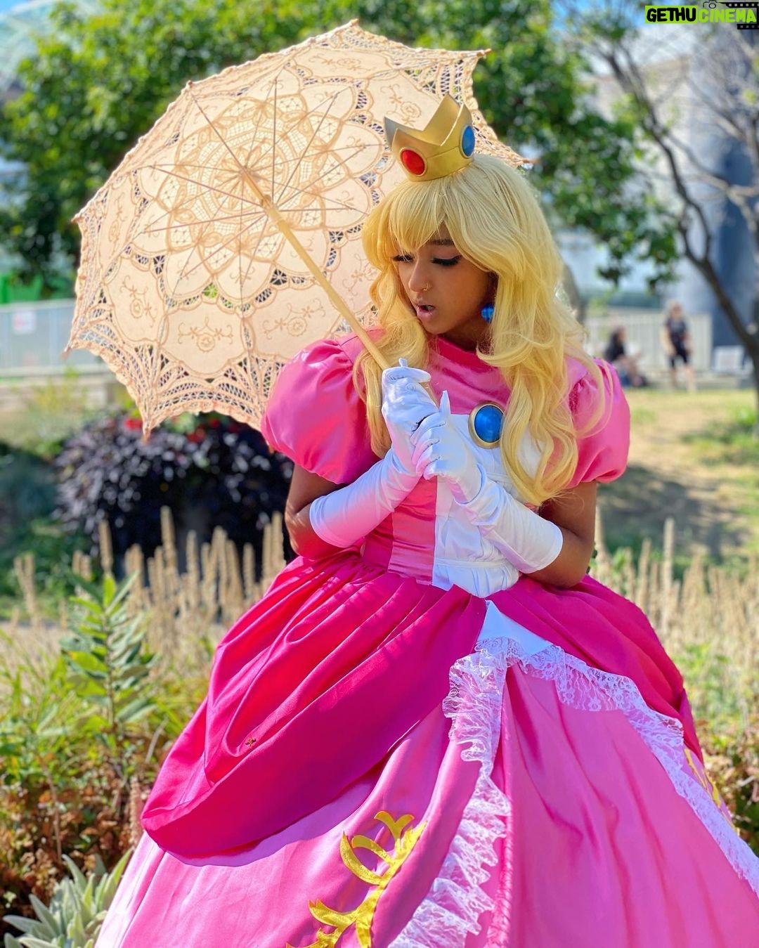 Maitreyi Ramakrishnan Instagram - that’s SUPER Princess Peach to you👑🍑