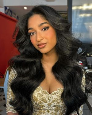Maitreyi Ramakrishnan Instagram - this face card is sponsored by my glam team @juliavng @priyakumarihmua 💇🏾‍♀️💄✨