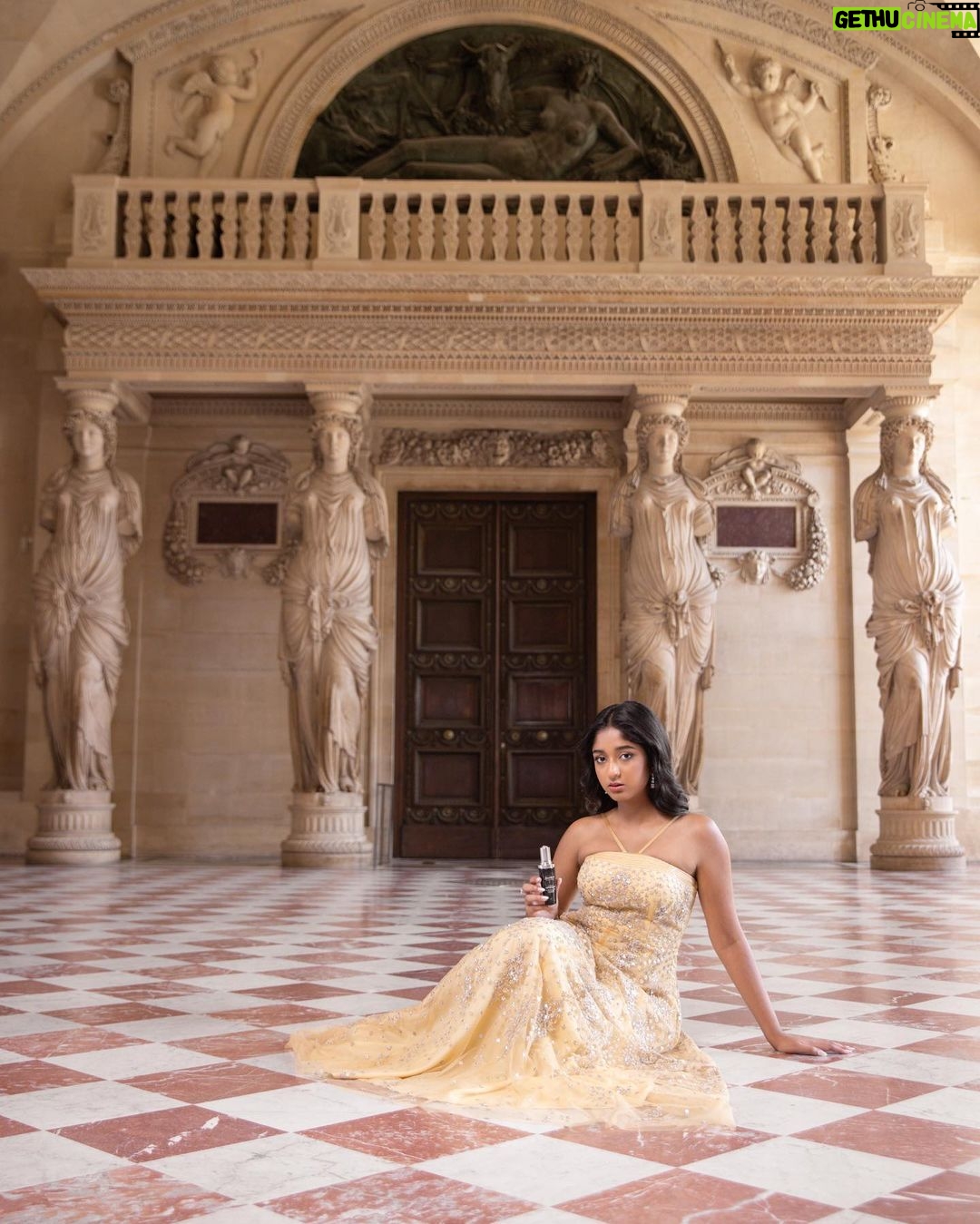 Maitreyi Ramakrishnan Instagram - first trip to Paris ain’t too shabby🇫🇷❤️ @lancomeofficial #lancomexlouvre #lancome