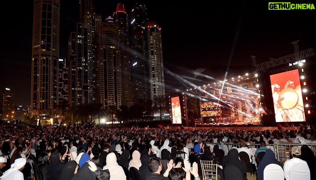 Majid Al Muhandis Instagram - كل عام والامارات وحكامها الكرام وشعبها الطيب وكل الجاليات بالف خير كانت حفلة من اروع الحفلات في دبي بمشاركة الفنانة الكبيرة و الرائعة #صولا نتمنى لهذا البلد دوام التقدم ويديم نعمة الامن والامان #الامارات @dubai_calendar @assala_official @moments.events @karimabiyaghi