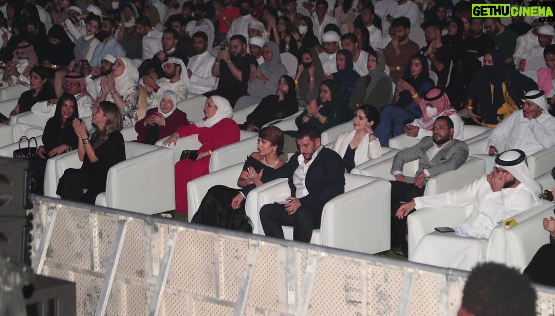 Majid Al Muhandis Instagram - كل عام والامارات وحكامها الكرام وشعبها الطيب وكل الجاليات بالف خير كانت حفلة من اروع الحفلات في دبي بمشاركة الفنانة الكبيرة و الرائعة #صولا نتمنى لهذا البلد دوام التقدم ويديم نعمة الامن والامان #الامارات @dubai_calendar @assala_official @moments.events @karimabiyaghi