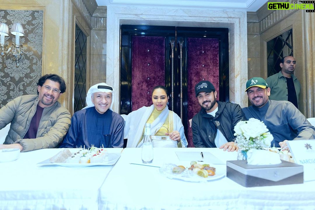 Majid Al Muhandis Instagram - نورتنا الملكة مع حبيب قلبي عرابنا ابو فواز❤️❤️ @ahlamalshamsi @salemalhendi #بروفات_ليلة_البرنس_والعمالقة