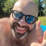 Maksim Fadeev Instagram – Я на карантине..! Загораю в Москве первый раз! Сказали надо витамин D! Вот, получаю! 😂